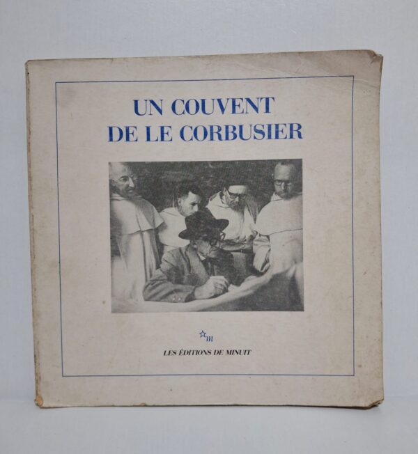 Le livre décrit la création du couvent dominicain de La Tourette par Le Corbusier. Il montre les idées modernes utilisées dans l’architecture religieuse. L’auteur explique l’importance de la lumière, du béton et des espaces de silence. L’ouvrage illustre la relation entre architecture, spiritualité et vie communautaire