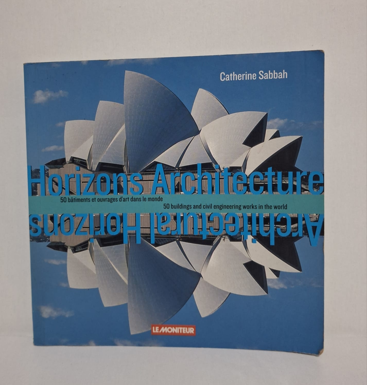Horizons Architecture Catherine Sabbah Horizons Architecture de Catherine Sabbah est un livre qui présente 50 bâtiments et ouvrages d’art célèbres dans le monde. L’auteure montre des constructions modernes et anciennes réalisées par de grands architectes. Chaque monument est expliqué avec son histoire, son style architectural et ses techniques de construction. Ce livre permet de découvrir la beauté de l’architecture et l’importance des grandes réalisations humaines dans différent