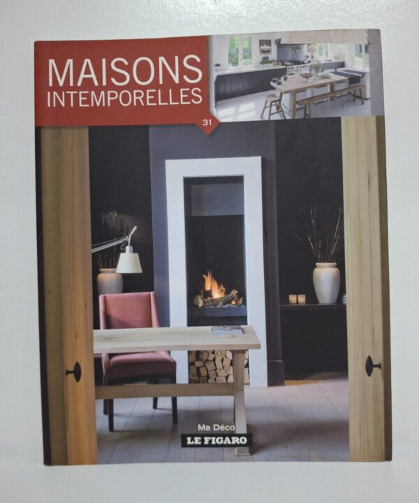 Le livre met en avant des intérieurs raffinés et des maisons au design sobre et durable. Il présente des idées d’aménagement inspirées des tendances modernes et classiques. Les photographies illustrent des espaces lumineux, chaleureux et fonctionnels. Cet ouvrage est destiné aux amateurs de décoration intérieure et d’architecture contemporaine.