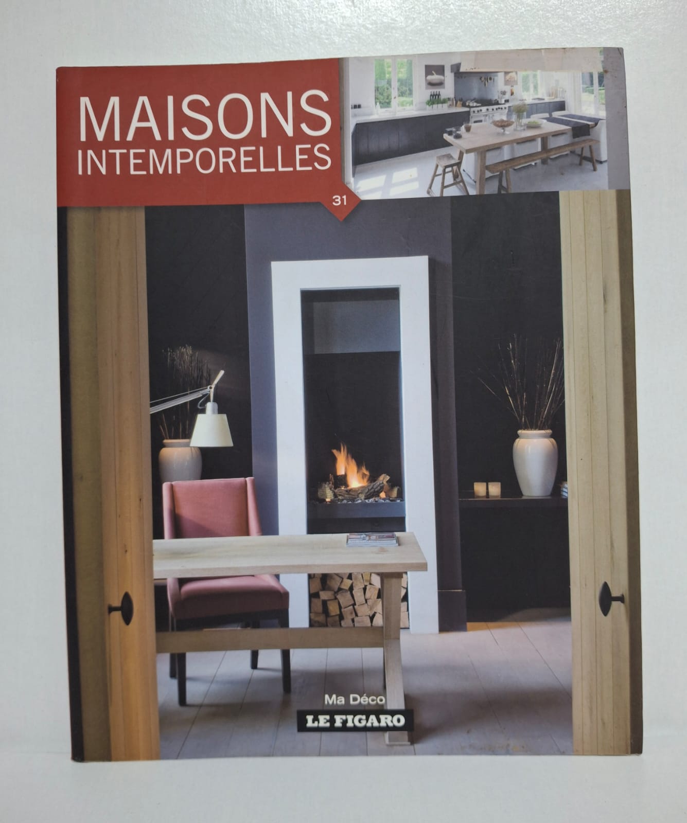 Maisons Intemporelles Le Figaro Le livre met en avant des intérieurs raffinés et des maisons au design sobre et durable. Il présente des idées d’aménagement inspirées des tendances modernes et classiques. Les photographies illustrent des espaces lumineux, chaleureux et fonctionnels. Cet ouvrage est destiné aux amateurs de décoration intérieure et d’architecture contemporaine.