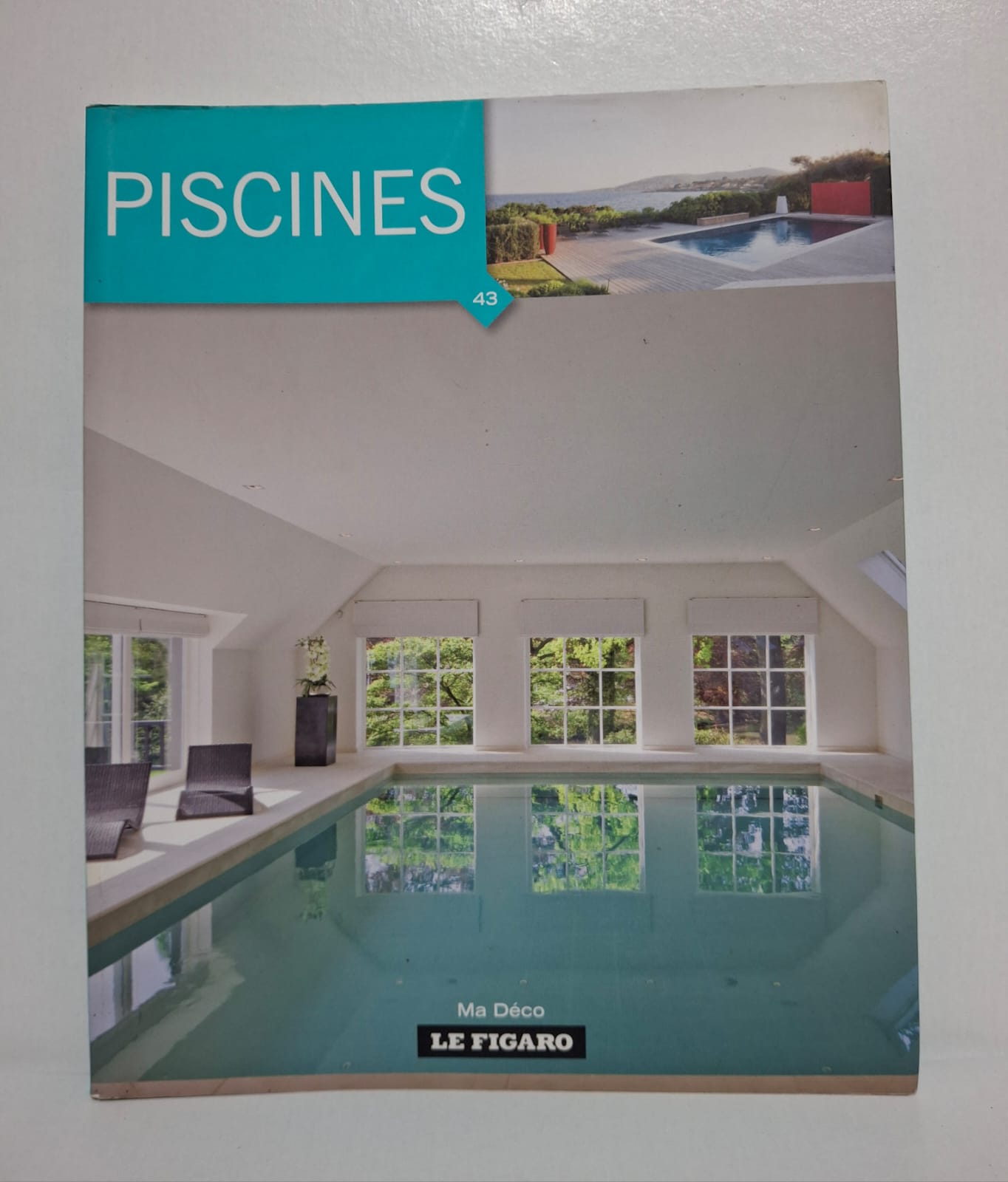 Piscines Collection Ma Déco Le livre met en valeur des piscines intérieures et extérieures au design contemporain. Il propose des idées d’aménagement alliant confort, esthétique et bien-être. Les photographies présentent des espaces lumineux et raffinés adaptés à la détente. Cet ouvrage inspire les amateurs d’architecture, de décoration et d’aménagement de loisirs.