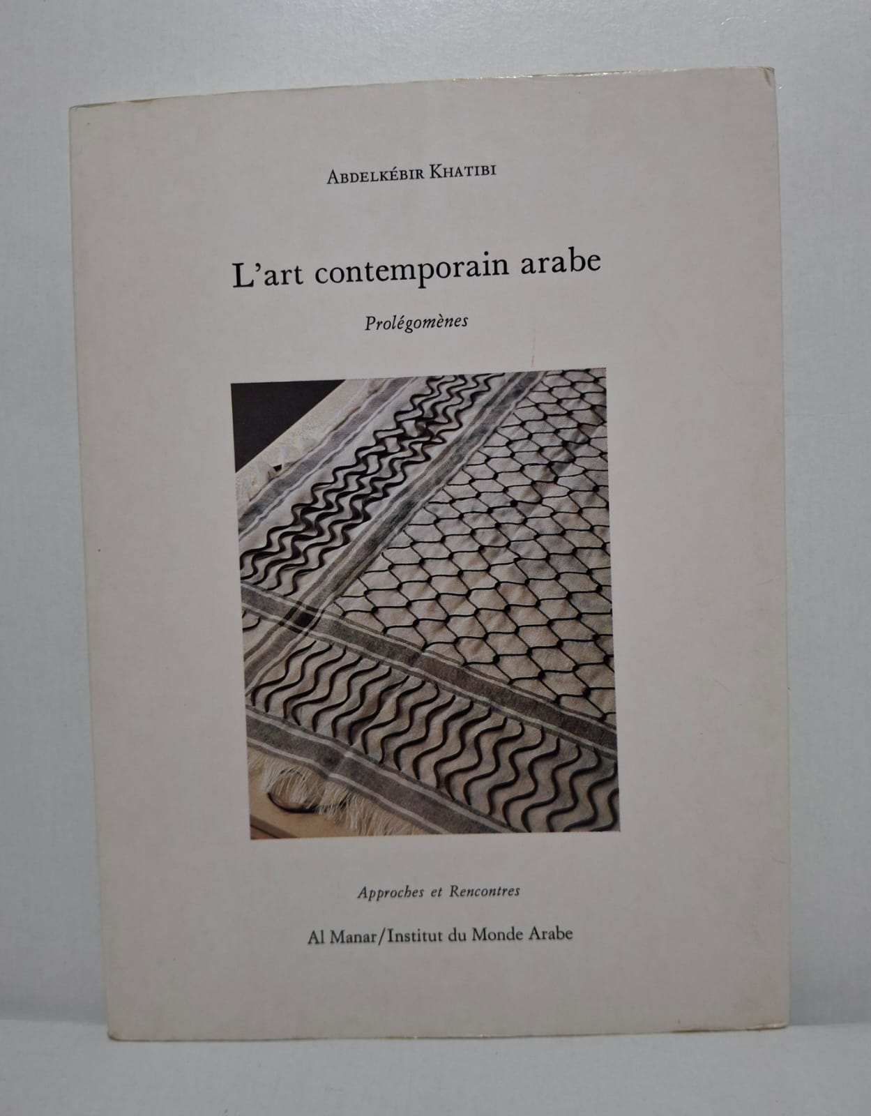 L’art contemporain arabe : Prolégomènes Abdelkébir Khatibi Ce livre propose une réflexion profonde sur le développement de l’art contemporain arabe et ses enjeux culturels.