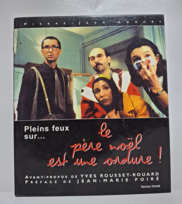 Ce livre rend hommage à la comédie culte française Le Père Noël est une ordure en dévoilant son histoire, ses personnages et les secrets de sa réussite.