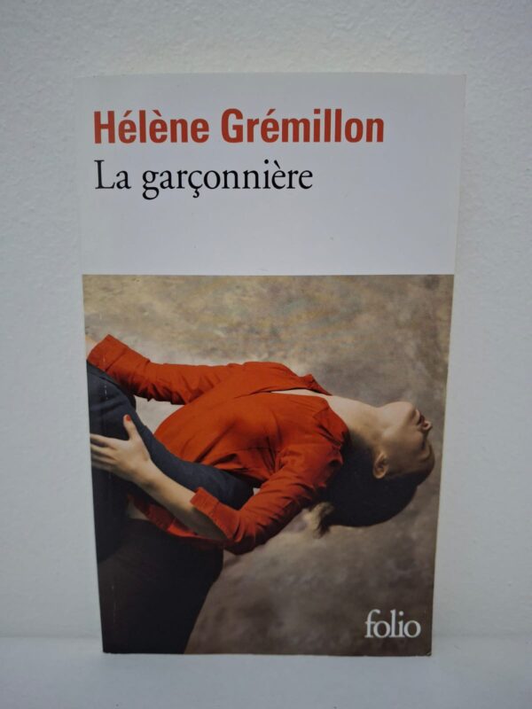 La garçonnière est un roman psychologique intense qui explore les secrets et les relations humaines.