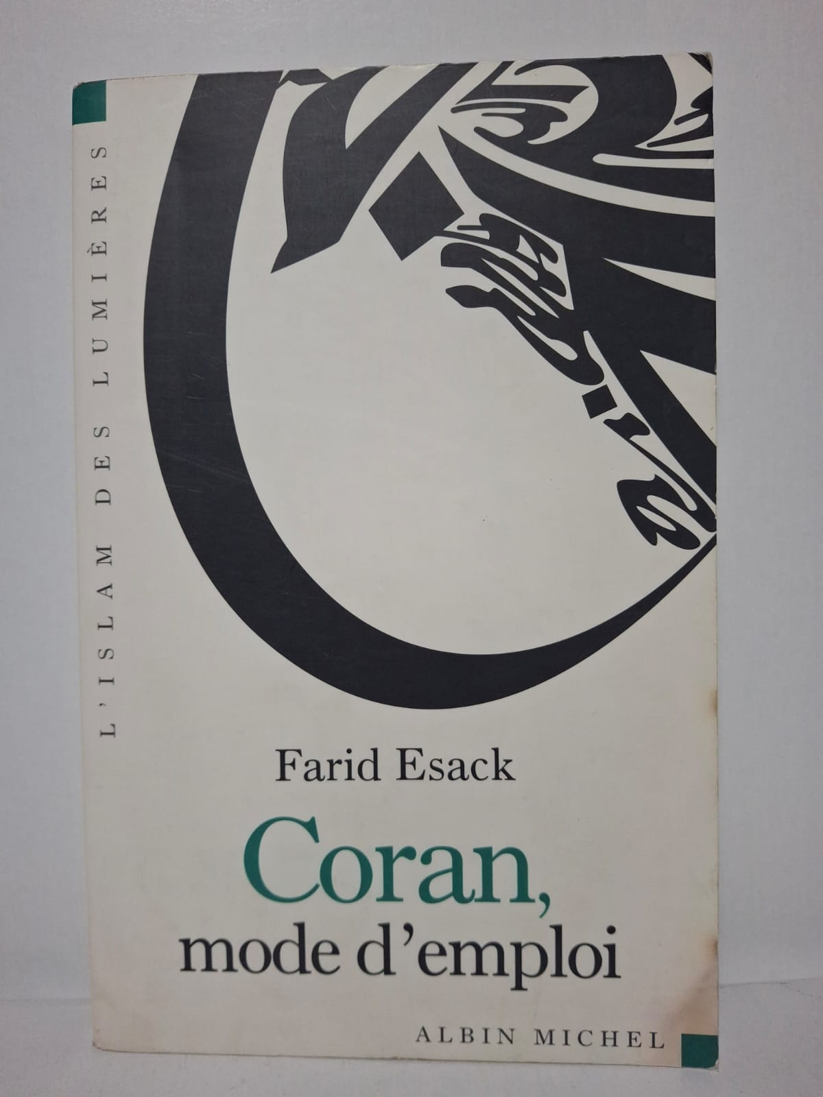 Dans cet ouvrage, Farid Esack explique comment comprendre et interpréter le Coran aujourd’hui. Il aborde les questions de spiritualité, de justice sociale et de tolérance dans l’islam. L’auteur encourage une lecture ouverte et réfléchie du texte sacré. Le livre aide les lecteurs à découvrir le message du Coran dans un contexte moderne.