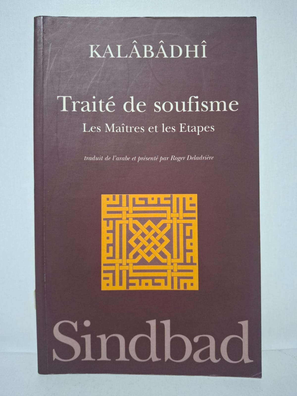 Traité de soufisme : Les Maîtres et les Étapes Abû Bakr al-Kalâbâdhî Kalâbâdhî présente les enseignements et les principes essentiels du soufisme. Il décrit les maîtres spirituels ainsi que les différentes étapes du cheminement mystique. L’auteur explique les doctrines et les pratiques des soufis en les rattachant à l’islam. Le livre constitue une source importante pour l’étude de la spiritualité musulmane.