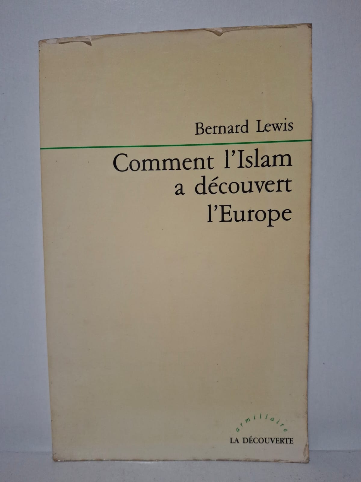 : Comment l’Islam a découvert l’Europe Bernard Lewis Bernard Lewis analyse les relations historiques entre le monde musulman et l’Europe. Il montre comment les musulmans ont progressivement pris conscience des réalités européennes. L’auteur examine les échanges culturels, politiques et intellectuels entre les deux civilisations. Le livre éclaire l’évolution des perceptions mutuelles entre l’islam et l’Occident.