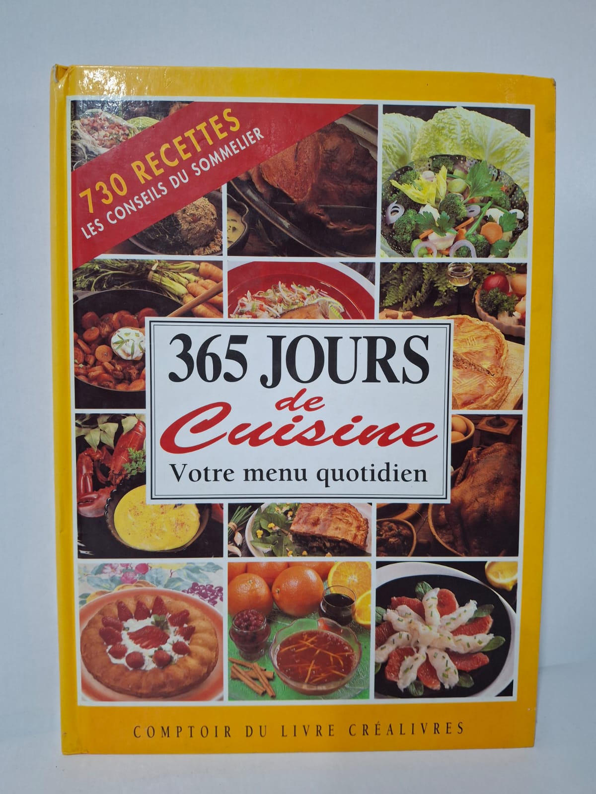 365 Jours de Cuisine : Votre menu quotidien Le livre rassemble 130 recettes accompagnées de conseils pratiques du sommelier. Il offre des suggestions de plats pour composer des menus équilibrés et diversifiés au quotidien. Les recettes couvrent aussi bien les entrées, les plats principaux que les desserts. Cet ouvrage constitue un guide utile pour renouveler ses repas tout au long de l’année.