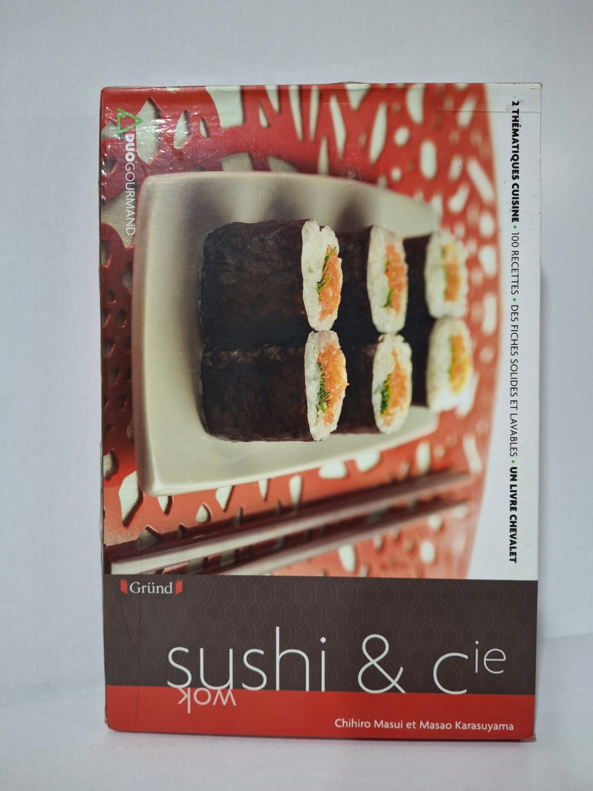 Sushi & Cie Chihiro Masui et Masao Karasuyama Le livre propose une centaine de recettes inspirées de la cuisine japonaise. Il explique les techniques de préparation du riz, des sushis, des makis et de leurs accompagnements. Les auteurs donnent des conseils pratiques pour choisir les ingrédients et réussir les présentations.