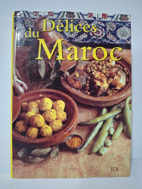 Le livre propose une sélection de recettes inspirées de la gastronomie marocaine traditionnelle. Il met en valeur les épices, les légumes, les viandes et les spécialités emblématiques du pays. Les recettes reflètent la richesse culturelle et la diversité des régions marocaines. Cet ouvrage permet de réaliser des plats parfumés et conviviaux tout en découvrant le patrimoine culinaire du Maroc.