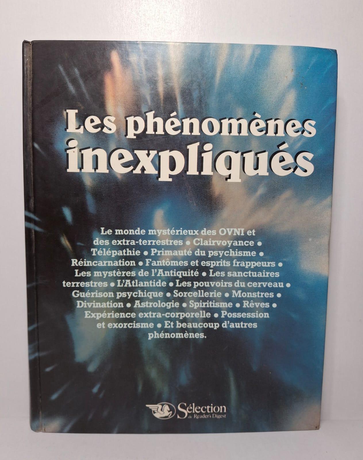 Les phénomènes inexpliqués Cet ouvrage explore les mystères, croyances et phénomènes paranormaux qui suscitent la curiosité et interrogent les limites de la connaissance humaine.