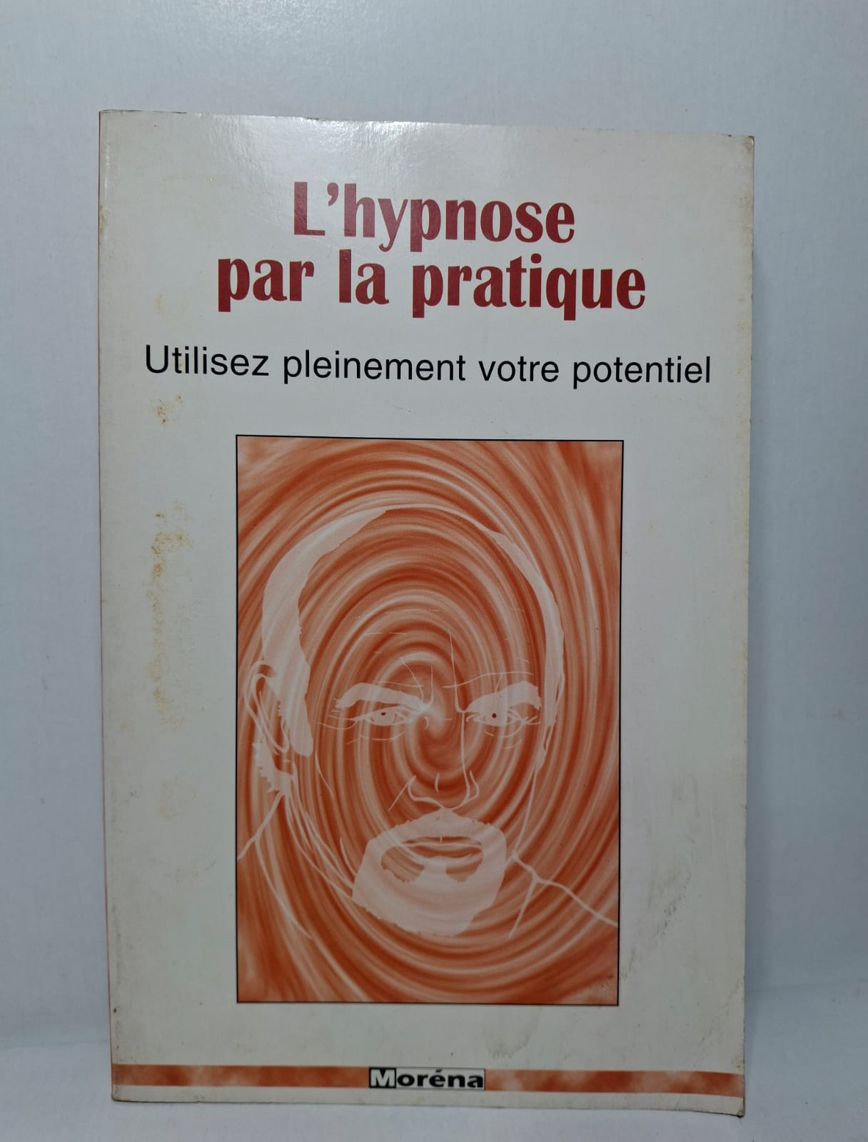 L’Hypnose par la pratique : Utilisez pleinement votre potentiel Cet ouvrage présente les principes fondamentaux de l’hypnose et leurs applications pratiques dans la vie quotidienne. Il explique comment utiliser les techniques d’hypnose pour développer ses capacités personnelles et améliorer son bien-être. Le livre propose des méthodes simples pour renforcer la confiance en soi, la concentration et la maîtrise de ses émotions. Il s’adresse aux lecteurs souhaitant découvrir et exploiter leur potentiel mental.