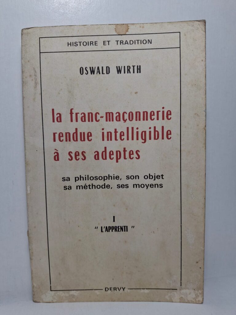 Cet ouvrage présente les fondements de la franc-maçonnerie à travers le grade d’Apprenti. Oswald Wirth explique les symboles, les rituels et les enseignements philosophiques de l’initiation maçonnique. Le livre met en lumière les valeurs de perfectionnement personnel, de connaissance et de fraternité. Il constitue une référence pour comprendre les principes et la méthode de la tradition maçonnique.