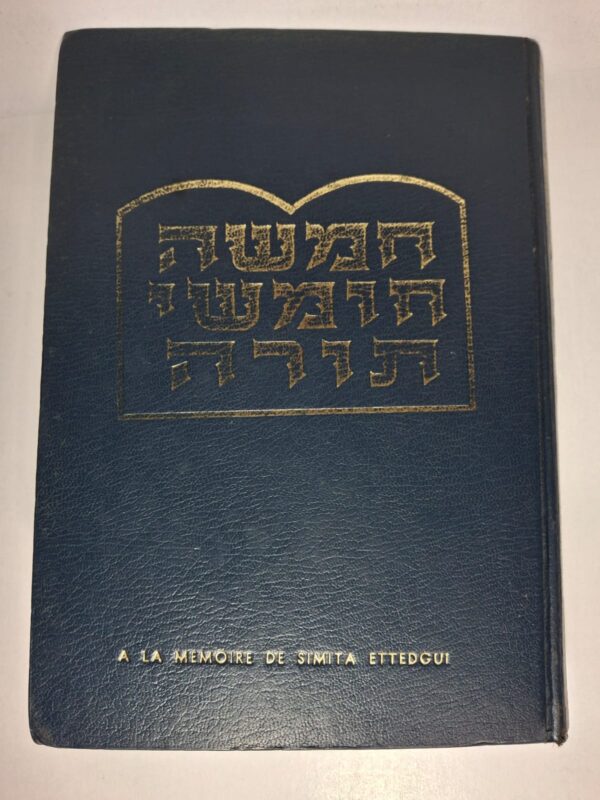 La Torah raconte la création du monde et les origines de l’humanité. Elle retrace l’histoire des patriarches Abraham, Isaac et Jacob. Elle décrit la sortie d’Égypte du peuple d’Israël sous la conduite de Moïse. Elle présente les lois, les commandements et l’alliance entre Dieu et le peuple d’Israël.