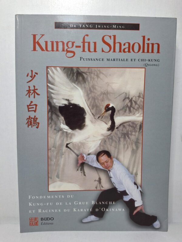 Dans ce livre, Yang Jwing-Ming présente l'histoire et les fondements du kung-fu Shaolin ainsi que les principes du Qigong, l'art de maîtriser l'énergie interne. Il explique les techniques et les méthodes d'entraînement du style de la Grue Blanche, réputé pour sa souplesse et son efficacité. L'auteur montre également l'influence de cet art martial sur le karaté d'Okinawa. L'ouvrage associe théorie et pratique afin d'aider le lecteur à développer sa santé, sa force physique, son équilibre mental et ses capacités martiales.