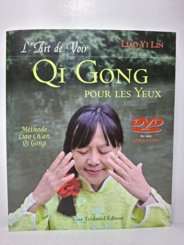 Dans cet ouvrage, Liao Yi Lin présente des exercices de Qi Gong spécialement conçus pour renforcer la vision et détendre les yeux. La méthode associe mouvements doux, respiration contrôlée et concentration mentale afin de stimuler la circulation de l'énergie dans la région oculaire. L'auteure explique comment prévenir la fatigue visuelle et maintenir une bonne santé des yeux grâce à une pratique régulière. Le livre, accompagné d'un DVD, offre un guide pratique pour intégrer ces exercices dans la vie quotidienne.