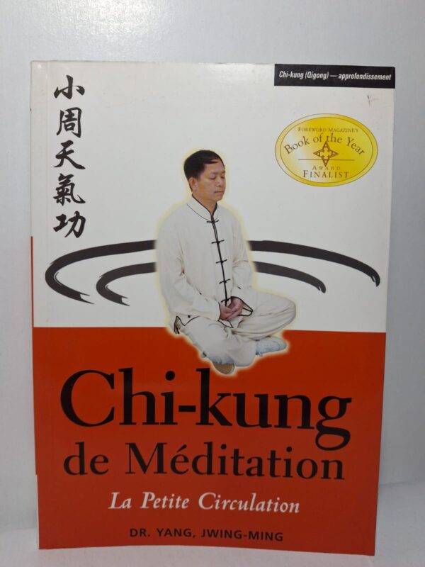 Dans ce livre, Yang Jwing-Ming explique la théorie et la pratique de la Petite Circulation, un exercice visant à faire circuler l'énergie interne à travers les principaux méridiens du corps. Il décrit les techniques de respiration, de concentration et de méditation permettant de renforcer la santé physique et mentale. L'auteur détaille les étapes nécessaires pour harmoniser le flux énergétique et développer une meilleure conscience de soi. Cet ouvrage constitue un guide approfondi pour les pratiquants souhaitant progresser dans les arts énergétiques chinois et la méditation taoïste.