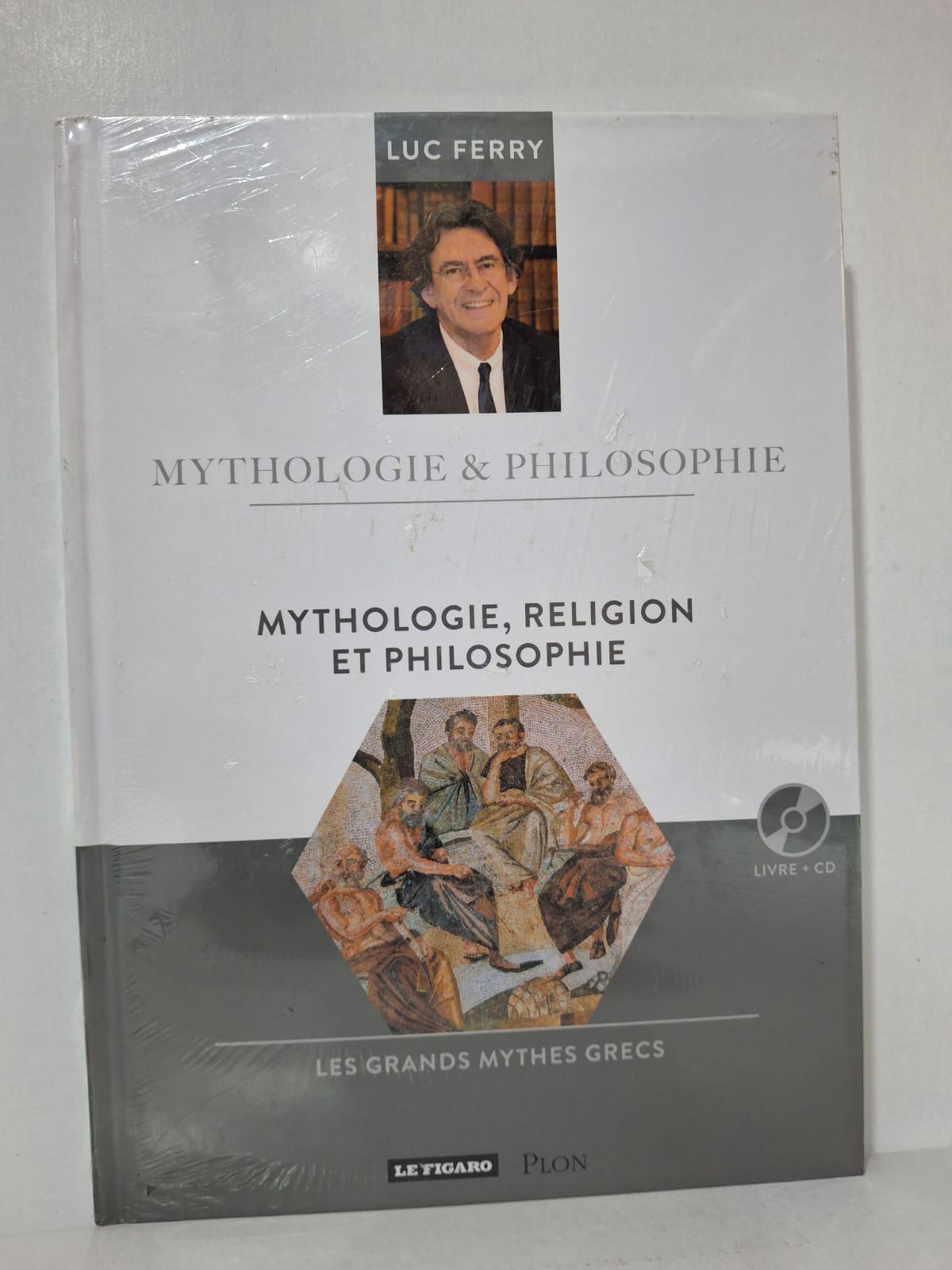 : Mythologie, religion et philosophie : Les grands mythes grecs Luc Ferry Luc Ferry explique comment les grands mythes grecs ont influencé la pensée occidentale. Il montre le passage progressif des récits mythologiques à une réflexion philosophique fondée sur la raison. L’auteur analyse les principales figures et croyances de la Grèce antique. Ce livre permet de mieux comprendre les origines culturelles et intellectuelles de la civilisation européenne.
