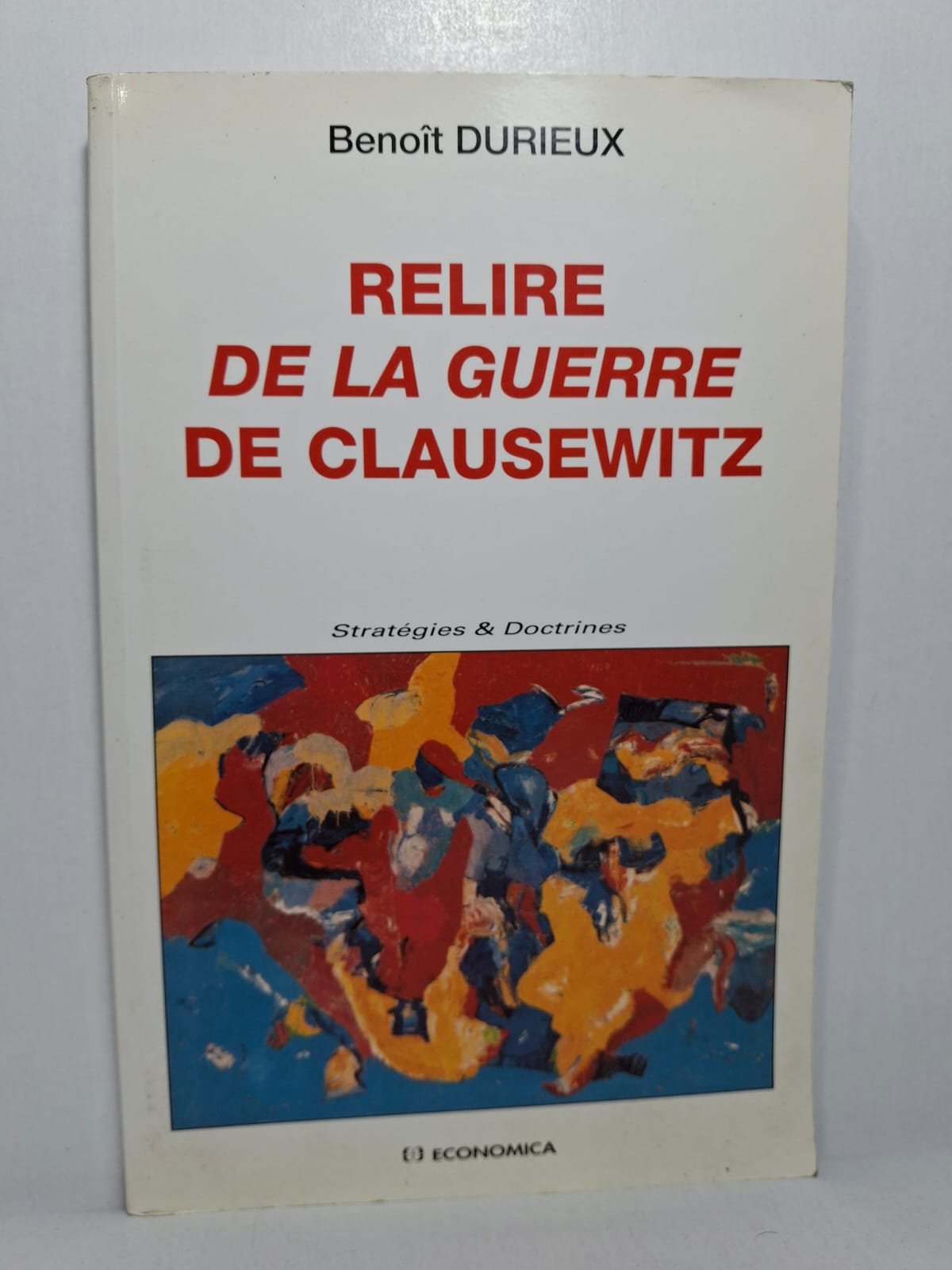 Relire De la guerre de Clausewitz Benoît Durieux Dans cet ouvrage, Benoît Durieux propose une nouvelle lecture de la pensée de Clausewitz sur la guerre. Il analyse les principaux concepts développés dans De la guerre, notamment les rapports entre politique, stratégie et violence. L'auteur montre l'actualité des réflexions de Clausewitz face aux conflits contemporains. Ce livre constitue une introduction claire et critique à l'une des œuvres majeures de la pensée militaire.