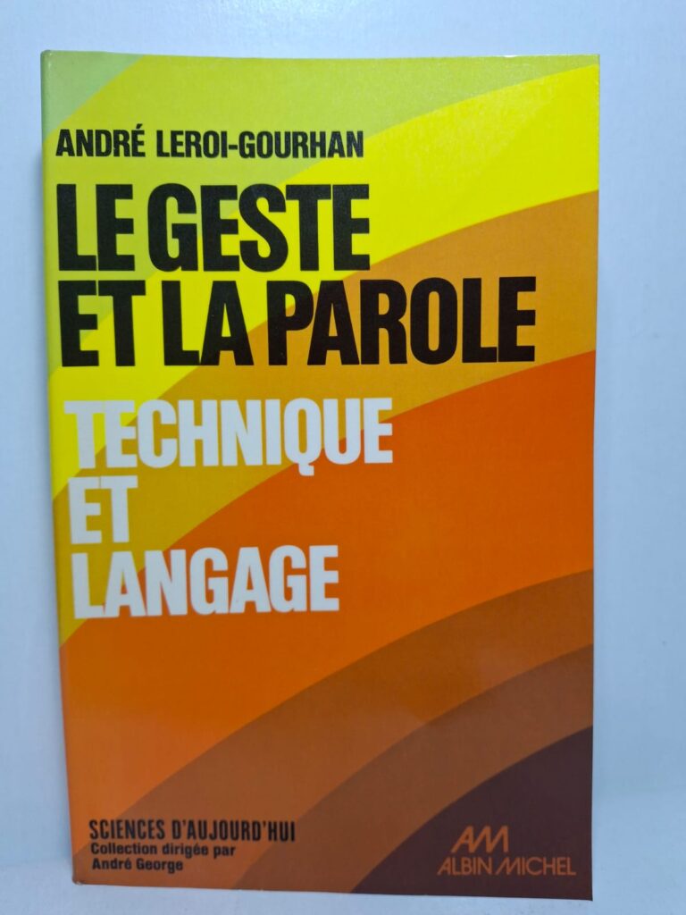 Dans cet ouvrage majeur, André Leroi-Gourhan étudie l’évolution de l’être humain à travers le développement des techniques et du langage. Il montre que le geste technique et la parole sont étroitement liés dans le processus d’hominisation. L’auteur analyse le rôle des outils, de la mémoire et de la culture dans la formation des sociétés humaines. Ce livre est une référence essentielle en anthropologie, en préhistoire et en sciences humaines.