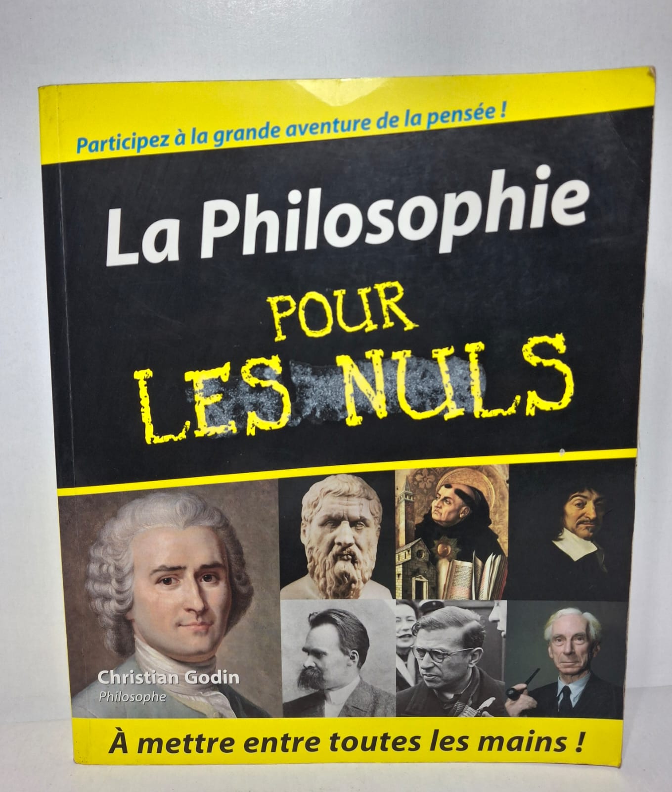 La Philosophie pour les Nuls Christian Godin Christian Godin présente les principaux courants, concepts et philosophes qui ont marqué l’histoire de la pensée. Le livre explique de façon claire les grandes questions sur la vérité, la liberté, la morale et la connaissance. Il retrace l’évolution de la philosophie de l’Antiquité jusqu’à l’époque contemporaine. Destiné au grand public, il rend la philosophie compréhensible et intéressante pour tous les lecteurs.