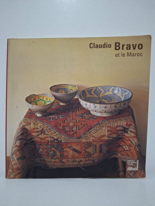 Cet ouvrage présente le Maroc à travers le regard artistique du peintre Claudio Bravo. Il met en valeur les objets, les traditions et l’artisanat marocains. Les photographies et les œuvres révèlent la richesse culturelle et esthétique du pays. Le livre constitue un hommage à la beauté et au patrimoine du Maroc.