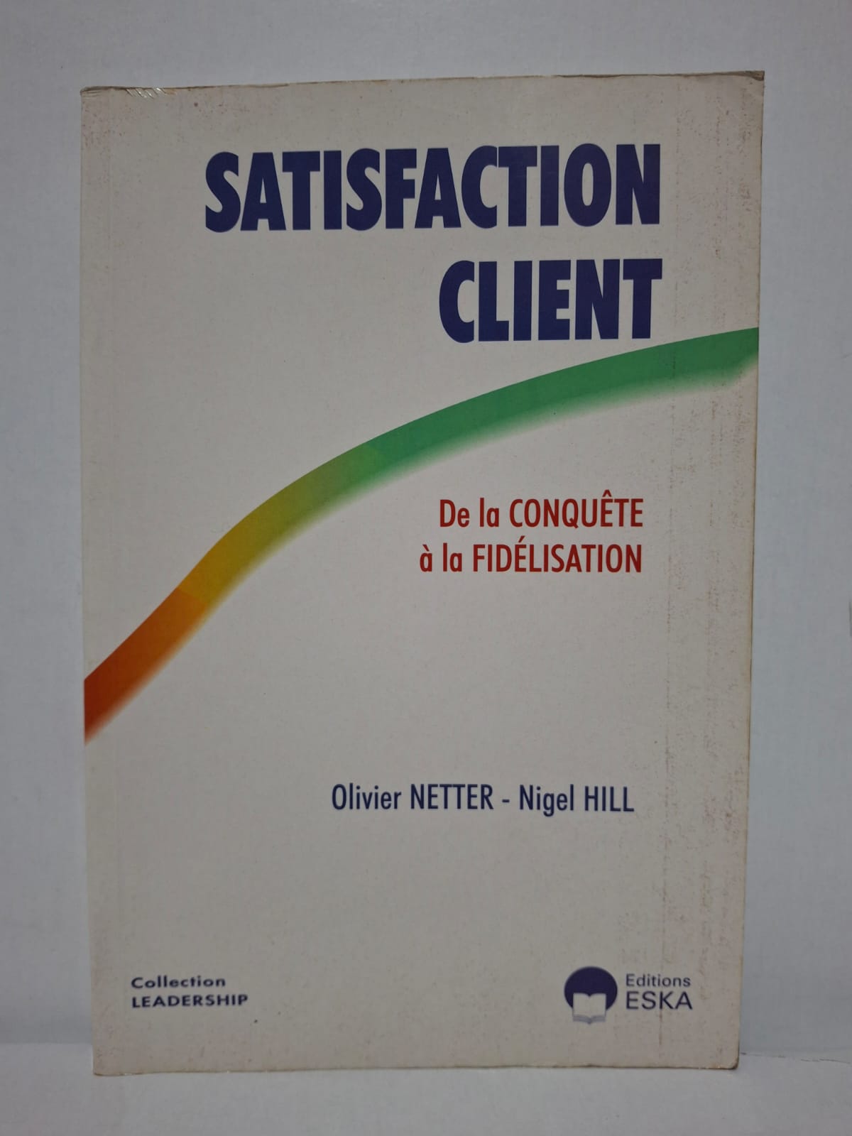 Satisfaction Client : De la conquête à la fidélisation&Olivier Netter et Nigel Hill Le livre analyse les facteurs qui influencent la satisfaction et la fidélité des clients dans un environnement concurrentiel. Les auteurs présentent des méthodes de mesure de la satisfaction ainsi que des outils d'amélioration de la qualité de service. Ils démontrent le lien entre satisfaction client, rentabilité et développement de l'entreprise. Illustré d'exemples et de recommandations pratiques, l'ouvrage s'adresse aux managers, responsables marketing et professionnels de la relation client.