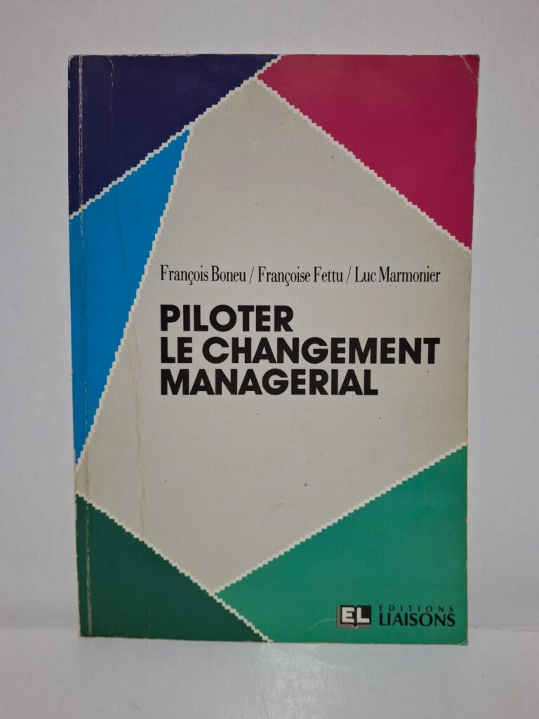 Le livre analyse les enjeux du changement dans les organisations et le rôle essentiel des managers dans sa réussite. Les auteurs présentent des méthodes pour préparer, accompagner et évaluer les projets de transformation. Ils abordent les résistances au changement, la communication et la mobilisation des équipes. L’ouvrage fournit des outils pratiques permettant de piloter le changement de manière structurée et durable.