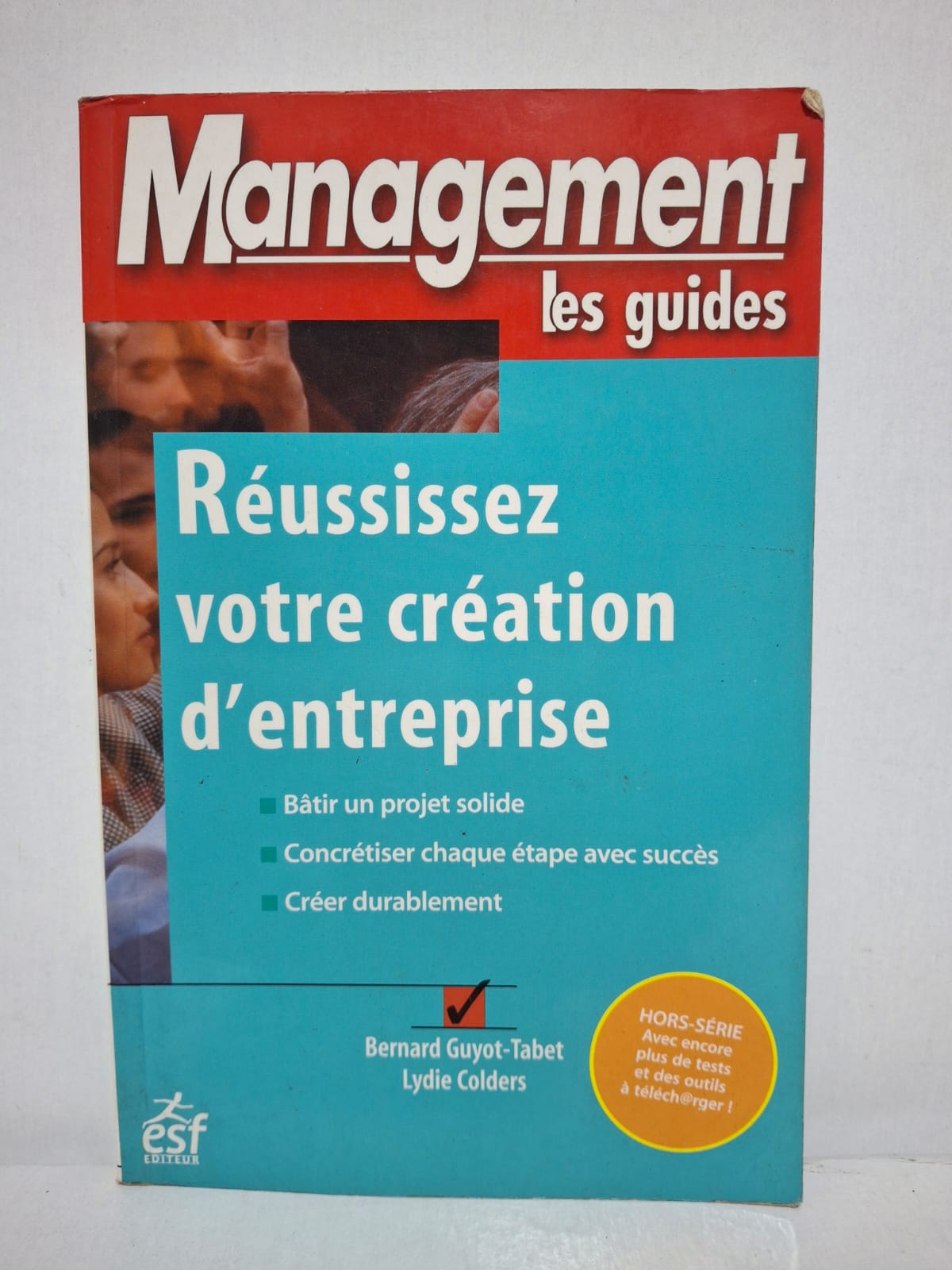 : Réussissez votre création d’entreprise&Bernard Guyot-Tabet et Lydie Colders Le livre présente une méthode pratique pour transformer une idée en projet d’entreprise viable. Les auteurs expliquent comment construire un business plan, étudier le marché et trouver les financements nécessaires. Ils détaillent les démarches administratives, juridiques et commerciales indispensables au lancement de l’activité. Grâce à des outils concrets et des conseils opérationnels, l’ouvrage aide les créateurs à sécuriser et pérenniser leur projet entrepreneurial.
