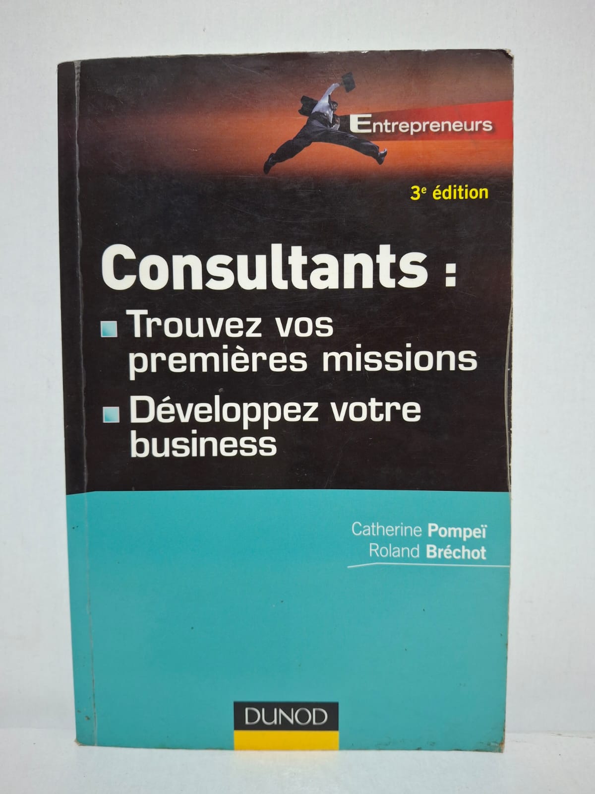 Consultants : Trouvez vos premières missions, développez votre business&Catherine Pompeï et Roland Bréchot Le livre explique comment démarrer une activité de conseil avec succès. Il présente les méthodes pour trouver ses premières missions et ses premiers clients. Les auteurs donnent des conseils pour développer son réseau et sa visibilité. L'ouvrage fournit des outils pratiques pour pérenniser et faire croître son activité de consultant.