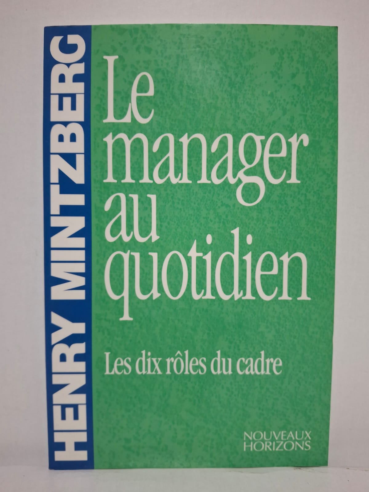 Le manager au quotidien : Les dix rôles du cadre&Henry Mintzberg Henry Mintzberg analyse les responsabilités et les activités réelles des managers. Il identifie dix rôles fondamentaux exercés par les cadres dans l'entreprise. Le livre montre comment gérer l'information, les relations humaines et la prise de décision. Cet ouvrage constitue une référence pour comprendre et améliorer les pratiques de management.
