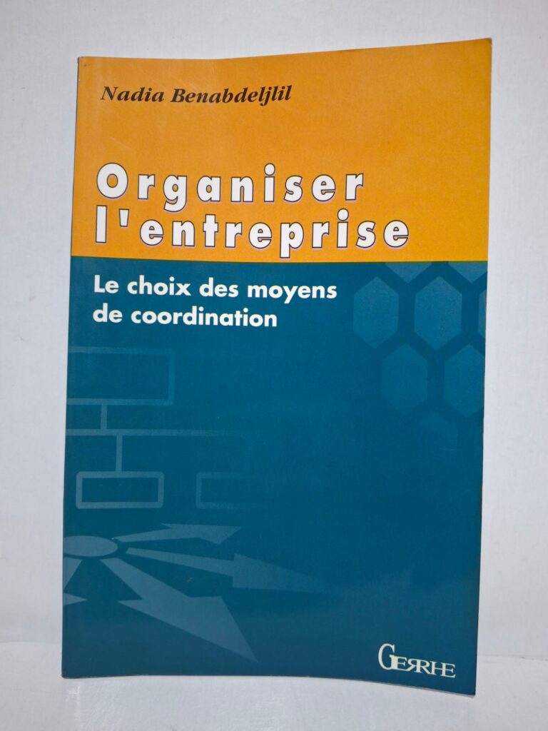 Le livre présente les principes fondamentaux de l’organisation des entreprises. L’auteure analyse les différents moyens de coordination entre les activités et les acteurs. Elle montre comment adapter la structure organisationnelle aux objectifs de l’entreprise. L’ouvrage aide les gestionnaires à améliorer l’efficacité et la cohérence du travail collectif.