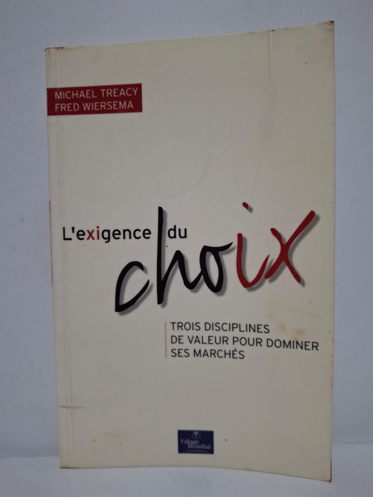 Les auteurs démontrent que les entreprises performantes excellent généralement dans l'une de trois disciplines de valeur : l'excellence opérationnelle, l'intimité client ou le leadership produit. Ils expliquent comment choisir et développer la stratégie la plus adaptée à son marché. L'ouvrage présente de nombreux exemples d'entreprises ayant réussi grâce à un positionnement clair et cohérent. Un guide essentiel pour les dirigeants et managers souhaitant bâtir un avantage concurrentiel durable.