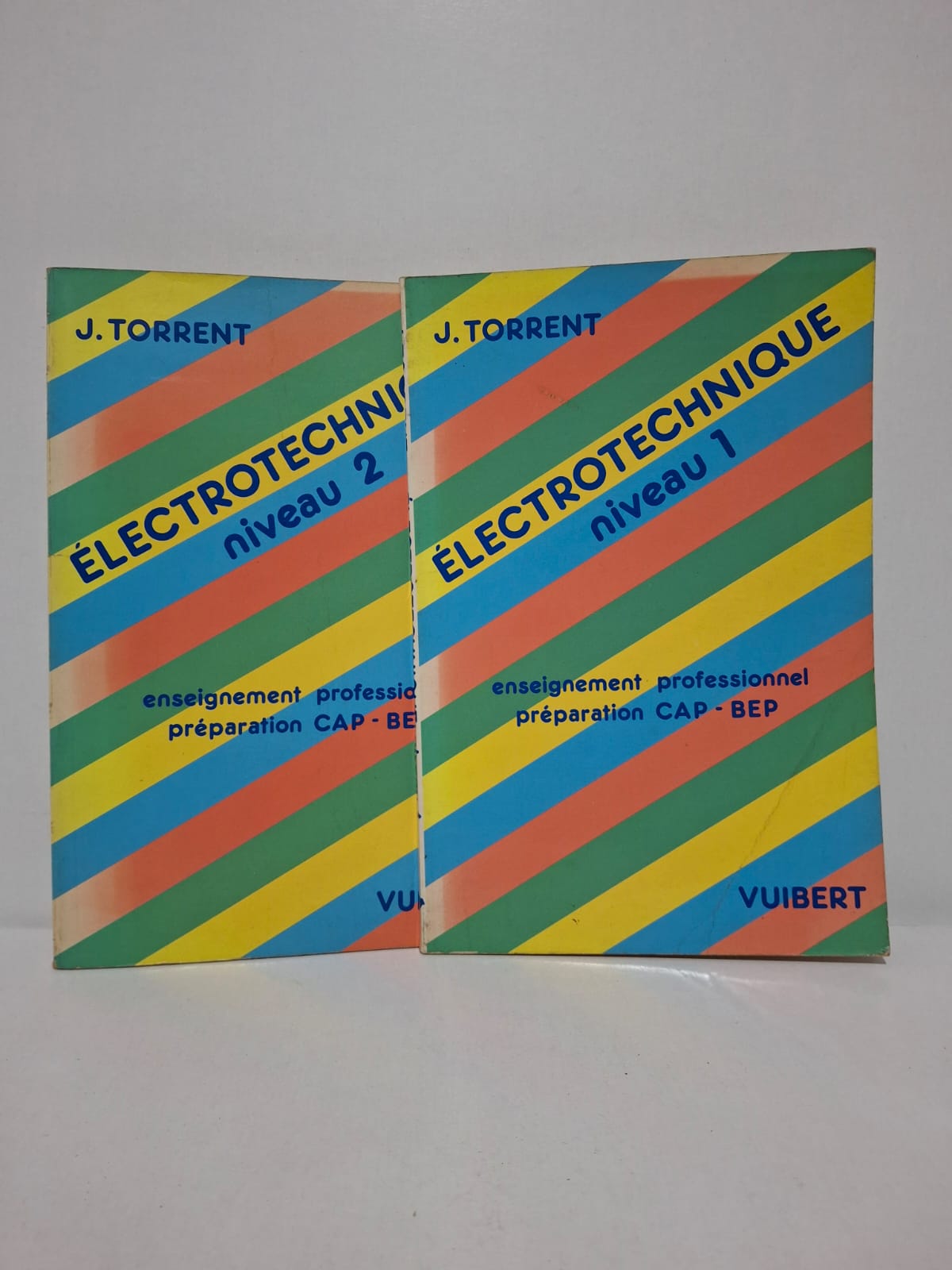 Électrotechnique (Niveau 1 & Niveau 2) - J. Torrent Électrotechnique (Niveau 1 & Niveau 2) - J. Torrent