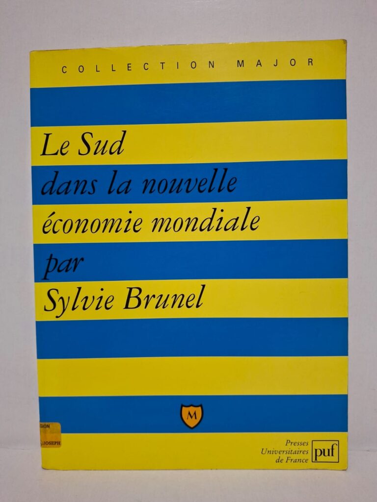 L’auteure étudie les transformations économiques qui affectent les pays en développement. Elle met en lumière les inégalités entre le Nord et le Sud ainsi que les nouvelles opportunités offertes par la mondialisation. L’ouvrage examine les stratégies de développement adoptées par les États du Sud pour s’intégrer à l’économie mondiale. Il propose une réflexion sur les enjeux du commerce international, de la croissance et du développement durable.