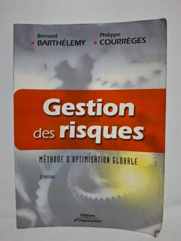 Le livre expose les principes fondamentaux de la gestion des risques dans les entreprises et les projets. Les auteurs proposent une méthode structurée pour analyser les menaces et réduire leurs impacts potentiels. L’ouvrage met en avant des outils d’évaluation, de prévention et de contrôle adaptés aux différents contextes organisationnels. Son objectif est d’améliorer la sécurité, la performance et la pérennité des activités grâce à une gestion proactive des risques.