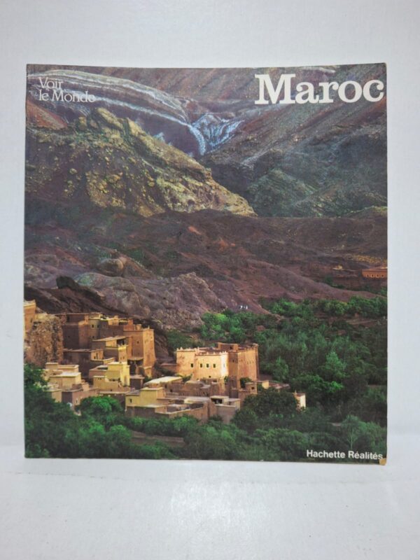 Cet ouvrage présente un voyage à travers les différentes régions du Maroc grâce à de nombreuses photographies en couleurs. Il met en valeur les villes impériales, les montagnes de l’Atlas, les oasis, le désert et les côtes marocaines. Le livre aborde également l’histoire, la culture, l’architecture et les traditions qui font la singularité du pays. Véritable invitation à la découverte, il offre un regard complet sur le patrimoine naturel et humain du Royaume du Maroc.