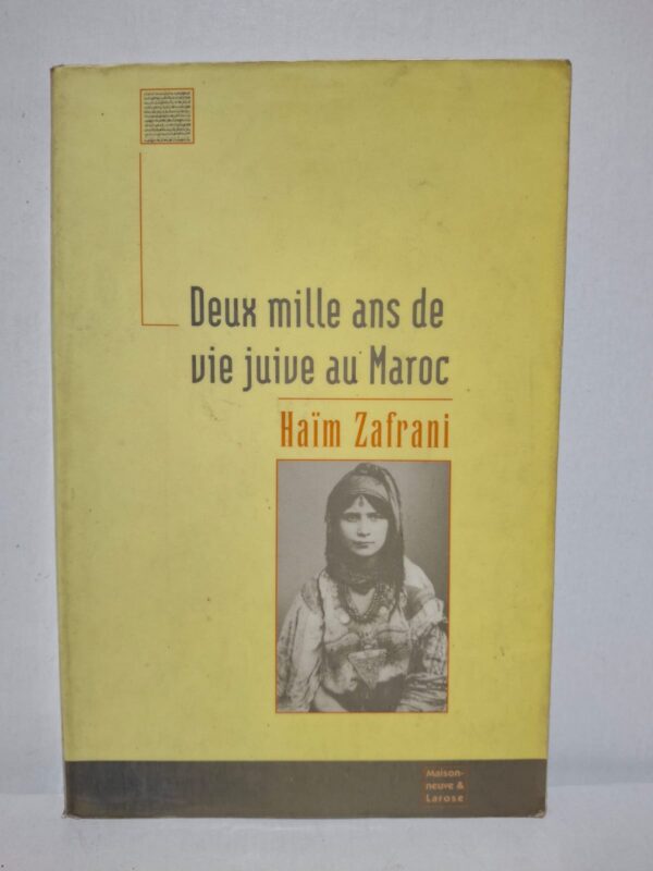 L’auteur présente l’histoire des Juifs du Maroc depuis l’Antiquité jusqu’à l’époque contemporaine. Il analyse leur contribution à la vie économique, sociale, culturelle et intellectuelle du pays. L’ouvrage met en lumière les traditions religieuses, les langues, la littérature et les relations entre Juifs et Musulmans. Cette étude constitue une référence essentielle pour comprendre la richesse et la diversité du patrimoine historique marocain.