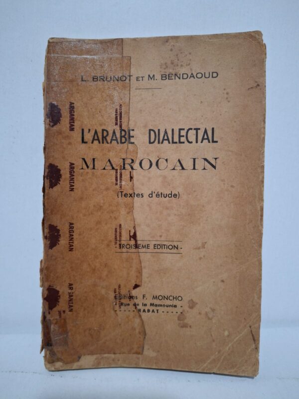 Ce manuel présente des textes en arabe dialectal marocain destinés aux étudiants, chercheurs et apprenants de la langue. Les auteurs analysent les particularités linguistiques, grammaticales et lexicales du parler marocain. L’ouvrage offre des exemples concrets de la langue utilisée dans la vie quotidienne afin de faciliter sa compréhension. Il constitue une référence importante pour l’étude du darija marocain et de son évolution dans le contexte socioculturel du Maroc.