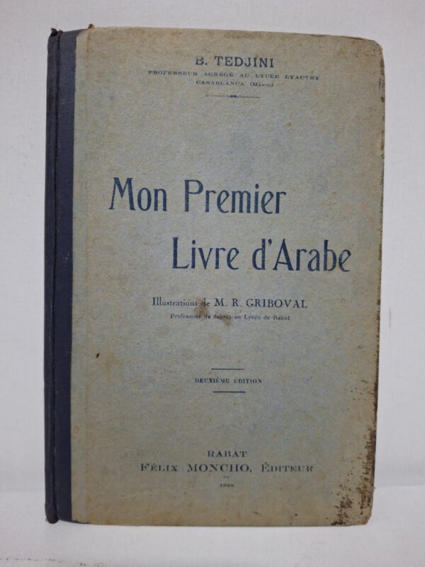 Le livre présente les premières notions de lecture et d’écriture de l’arabe de manière progressive. Il utilise des illustrations pédagogiques réalisées par M. R. Griboval pour faciliter l’apprentissage. Les leçons introduisent le vocabulaire de base ainsi que les règles élémentaires de la langue. L’objectif est de permettre aux débutants d’acquérir les fondements nécessaires à la compréhension et à l’expression en arabe.