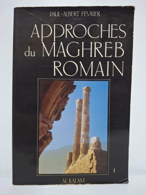 Paul-Albert Février étudie les aspects politiques, économiques et culturels de l’Afrique du Nord romaine. Il met en évidence les échanges entre les populations locales et l’Empire romain. L’auteur s’appuie sur les découvertes archéologiques et les sources historiques pour analyser cette période. Le livre offre une meilleure compréhension de l’héritage romain dans le développement du Maghreb.