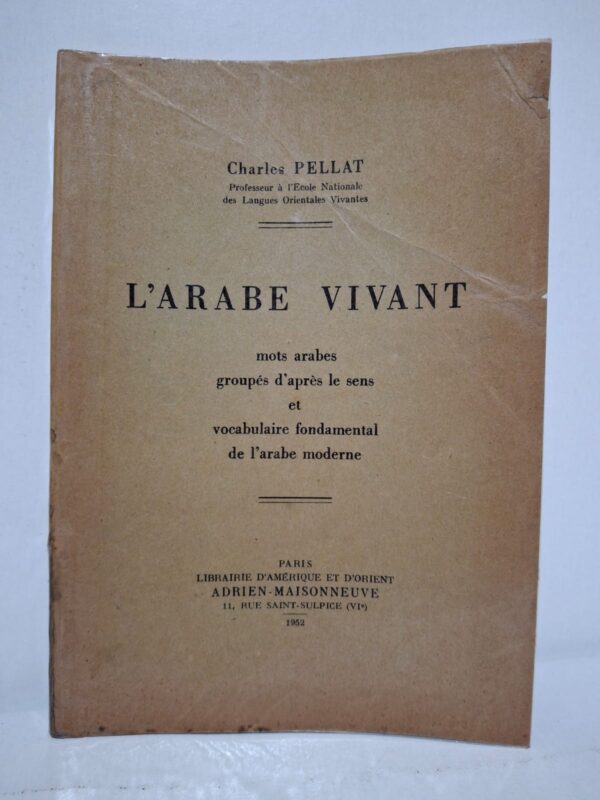 Ce livre rassemble les mots arabes essentiels en les classant selon leur sens et leur champ lexical. Il constitue un outil pratique pour les étudiants, enseignants et chercheurs en langue arabe. L'auteur présente un vocabulaire moderne permettant une meilleure compréhension et expression de l'arabe contemporain. Grâce à son organisation thématique, l'ouvrage favorise un apprentissage méthodique et efficace du lexique arabe.