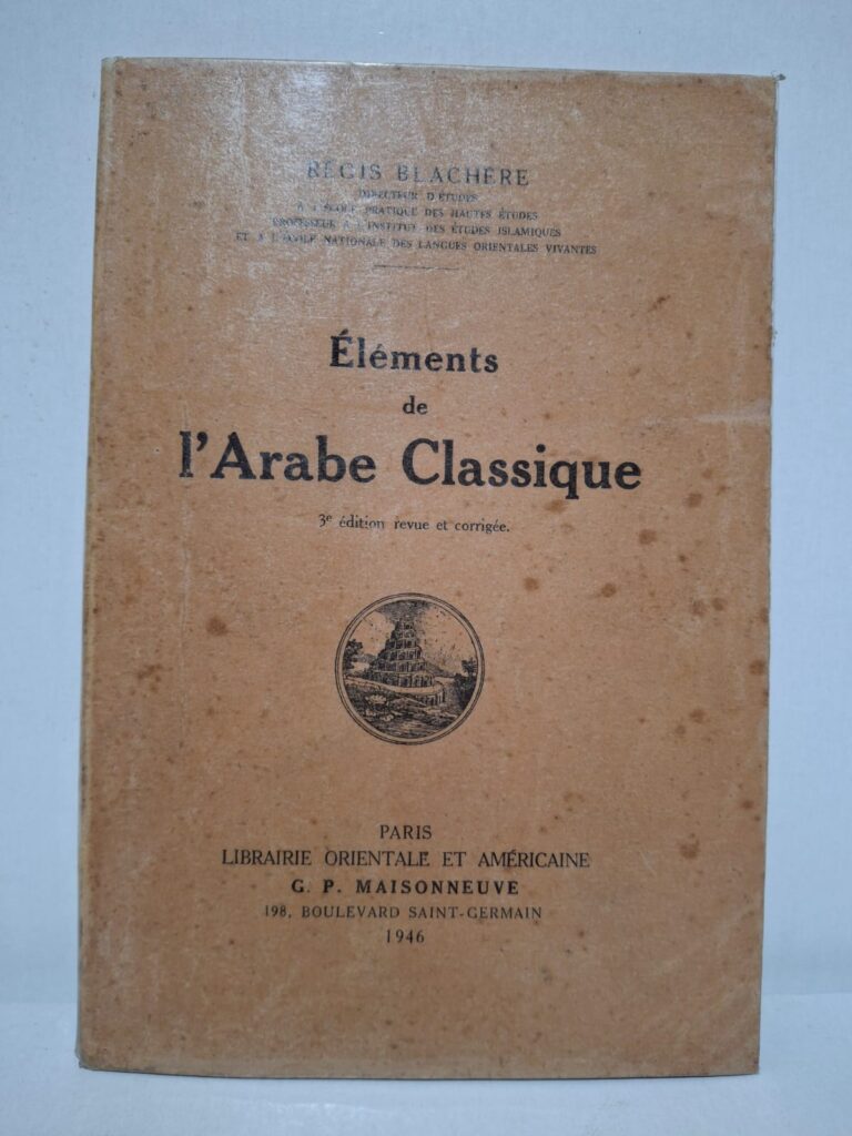 Cet ouvrage présente les bases essentielles de la grammaire, de la syntaxe et du vocabulaire de l’arabe classique. Régis Blachère, grand spécialiste des études arabes et islamiques, y propose une méthode claire et rigoureuse. Le livre s’adresse aux étudiants, enseignants et chercheurs souhaitant acquérir une solide maîtrise de la langue. Grâce à ses explications précises et ses exemples pratiques, il constitue un outil indispensable pour l’apprentissage de l’arabe littéraire.