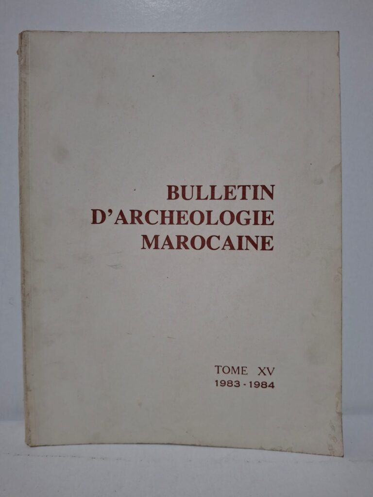 Ce quinzième volume du Bulletin d’Archéologie Marocaine rassemble des études inédites sur les sites, monuments et vestiges historiques du Maroc. Les chercheurs y publient les résultats de fouilles, d’analyses architecturales et de travaux de conservation du patrimoine national. L’ouvrage couvre différentes périodes historiques, de la préhistoire aux époques islamique et moderne. Il constitue une référence incontournable pour les historiens, archéologues et spécialistes du patrimoine culturel marocain.