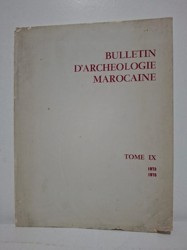 Ce neuvième tome du Bulletin d’Archéologie Marocaine rassemble des études, rapports de fouilles et analyses consacrés au patrimoine archéologique du Maroc. Les articles présentent des découvertes relatives aux périodes préhistoriques, antiques et médiévales, enrichissant la connaissance de l’histoire du pays. L’ouvrage met en valeur les méthodes de recherche, les vestiges mis au jour et leur interprétation historique. Il constitue une référence essentielle pour les archéologues, historiens et chercheurs intéressés par le patrimoine culturel marocain.