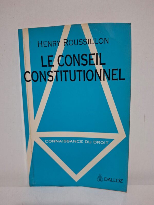 Dans ce livre, Henry Roussillon présente les fondements, les missions et le fonctionnement du Conseil constitutionnel. L'auteur explique les mécanismes du contrôle de constitutionnalité ainsi que la place de cette institution dans l'équilibre des pouvoirs publics. L'ouvrage analyse les principales décisions et leur influence sur l'évolution du droit constitutionnel français. Accessible et pédagogique, il constitue une excellente introduction pour les étudiants en droit et les lecteurs souhaitant comprendre la justice constitutionnelle en France.