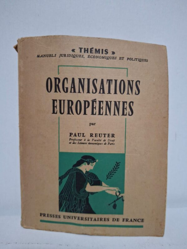 Dans cet ouvrage, Paul Reuter présente la naissance, les objectifs et le fonctionnement des organisations européennes créées après la Seconde Guerre mondiale. L'auteur analyse les institutions politiques, économiques et juridiques qui favorisent l'intégration et la coopération entre les États européens. Le livre met en évidence les mécanismes de décision, les compétences des organismes et les enjeux de la construction européenne. Destiné aux étudiants en droit, en sciences politiques et en relations internationales, il constitue une introduction claire aux institutions européennes modernes.