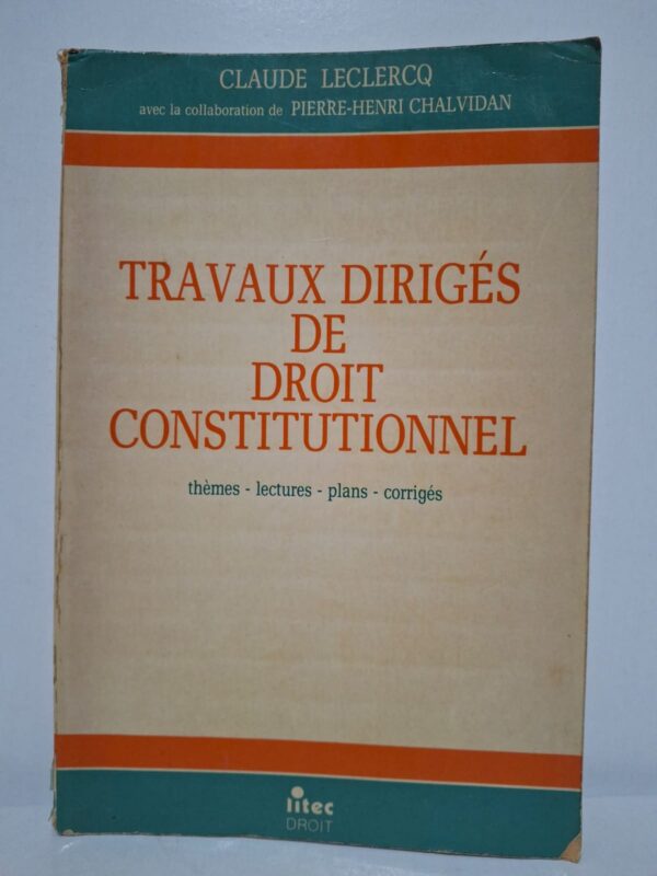 Cet ouvrage propose une méthode de travail fondée sur des thèmes de réflexion, des lectures commentées et des exercices corrigés. Les auteurs abordent les notions essentielles du droit constitutionnel et des institutions politiques à travers des cas pratiques et des plans détaillés. Le livre aide les étudiants à préparer efficacement les travaux dirigés, examens et concours juridiques. Clair et pédagogique, il constitue un excellent outil d'entraînement pour acquérir les méthodes indispensables à la réussite universitaire en droit.