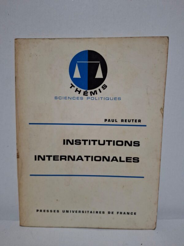 Ce livre présente les principales institutions internationales créées pour organiser la coopération entre les États. L’auteur analyse leur structure, leurs compétences et leur rôle dans le maintien de la paix et du droit international. L’ouvrage étudie également les organisations universelles et régionales ainsi que les mécanismes de règlement des différends. Destiné aux étudiants en droit et en sciences politiques, il offre une solide introduction aux institutions internationales contemporaines.