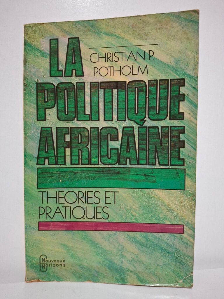 Ce livre étudie les systèmes politiques africains, leur évolution historique et les défis auxquels ils sont confrontés. L’auteur présente les grandes théories de la science politique appliquées au contexte africain ainsi que les mécanismes du pouvoir et de la gouvernance. L’ouvrage examine les relations entre l’État, les élites, les partis politiques et les populations dans différents pays du continent. Il constitue une référence utile pour comprendre les dynamiques politiques, économiques et sociales de l’Afrique contemporaine.